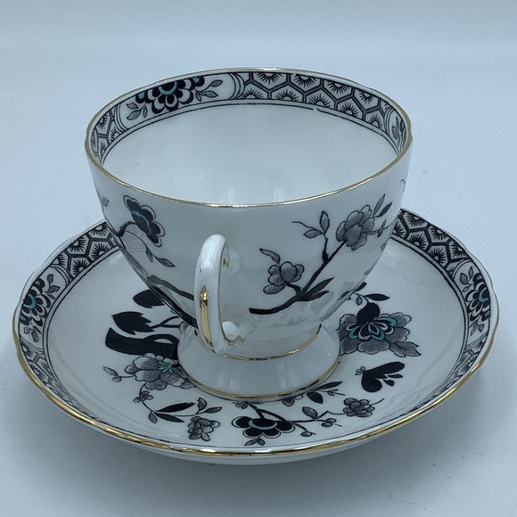 Royal Tuscan England Black/Blue Floral Fine Bone China Teacup & Saucer - Picture 4 of 10